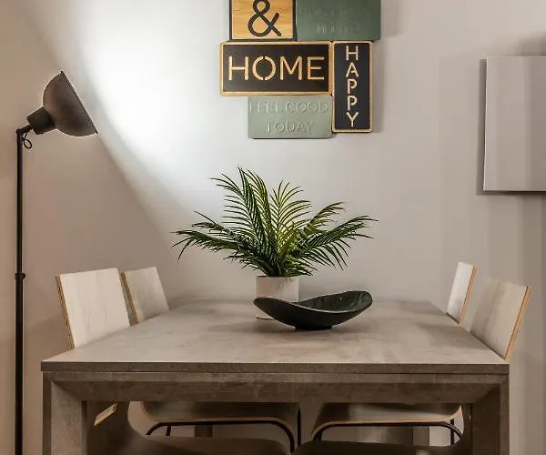 Tartini Lofts شقة *